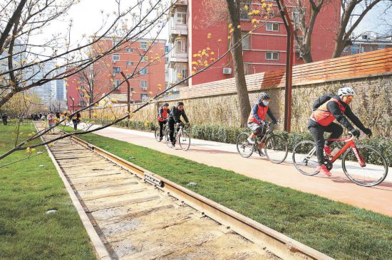 清华园车站旧址开放 首都大学生骑行重走“赶考路”
